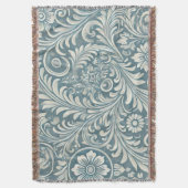 Scrolling Damask Pattern in Zacht Blauw en Ivoor Deken (Voorkant Verticaal)