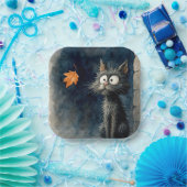 Scruffy Black Alley Cat met een herfstblad Papieren Bordje (Feest)