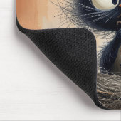 Scruffy breedogige kat met een worm voor een vogel muismat (Hoek)