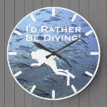 Scuba Diver Clock "Ik zou liever duiken" Grote Klok<br><div class="desc">Klok heeft de boodschap "Ik zou liever aan het duiken zijn". Geweldig cadeauidee voor de muur van een diep zee duiker.</div>