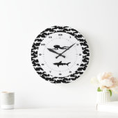 Scuba Diver en School of Sharks Danger Zone Grote Klok (Huis)