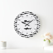 Scuba Diver en School of Sharks Danger Zone Grote Klok (Huis)