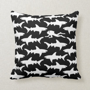 Scuba Diver zwemmen met Sharks School Kussen