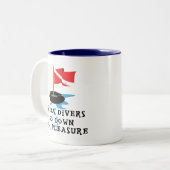 Scuba Divers gaan naar beneden voor plezier Tweekleurige Koffiemok (Voorkant links)