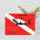 Scuba Diving Flag and Shark Photo Birthday Invitat Kaart (Staand voorkant)