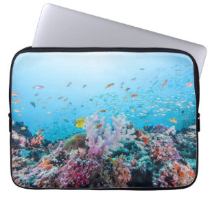 Scuba duiken met kleurrijk rif en koraal laptop sleeve