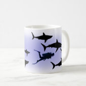 SCUBA-duiker en haaien Koffiemok (Voorkant rechts)