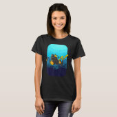 Scuba-duiker onder water met camera 2 t-shirt (Voorkant volledig)