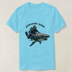  SCUBA duiker rijden op een grote haai URM T-shirt