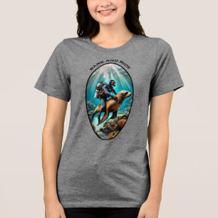 SCUBA Duiker Rijdend op een Zee Lion URM Tri-Blend Shirt