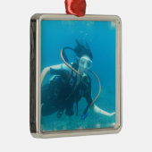 Scuba Girl Ornament (Rechts)