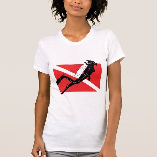 SCUBA schuift de vlag met Vrouw duiker omlaag T-shirt (Voorkant)