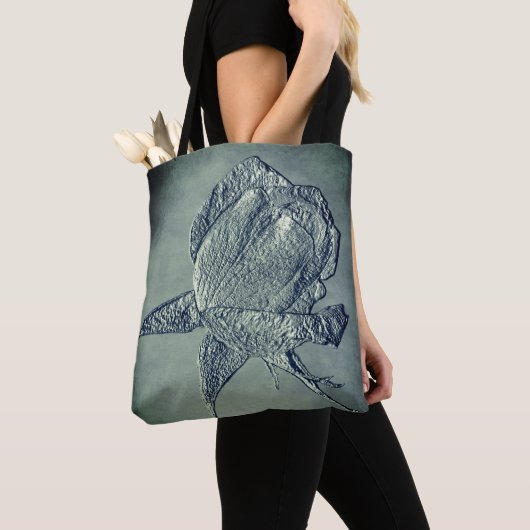 Sculpted Effect Silver Rosebud Flower Art Tote Bag (Dichtbij)
