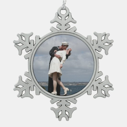 Sculpture Unconditional Surrender in San Diego Tin Sneeuwvlok Ornament (Voorkant)