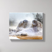 Sculpturen van de natuur: een Yellowstone Geyser Canvas Afdruk (Voorkant)