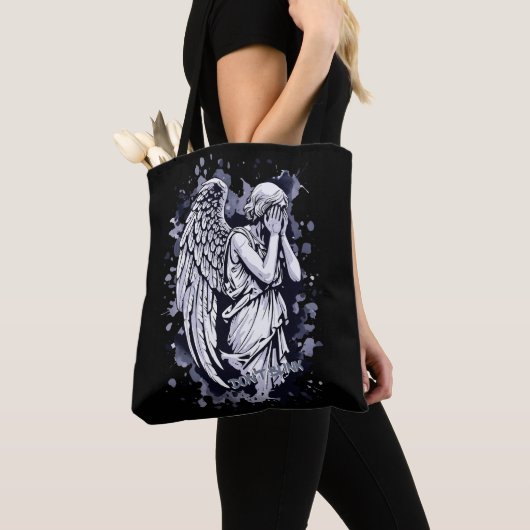 Sculptuur van een wenende engel - met spatten 1 tote bag (Dichtbij)