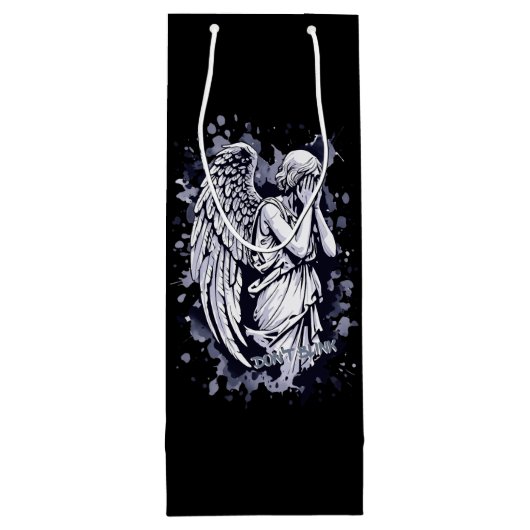 Sculptuur van een wenende engel - met spatten 1 wijn cadeautas (Achterkant)