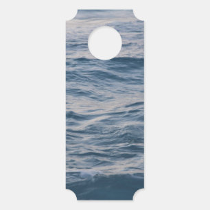 Sea water closeuds deurhanger