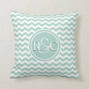 Seafoam Chevron Gepersonaliseerd monogram Initiaal Kussen