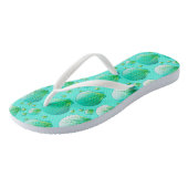 Seafoam groene kruipers op aqua teenslippers (Schuin)