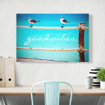 Seagull Birds Ocean Photo Good Vibes Typografie Canvas Afdruk<br><div class="desc">Er zijn overal "goede steekpenningen" als je deze foto's bekijkt, een mooi kunstcanvas met gelukkige, witte en grijze zeegarens die zich ontspannen op een touwhek dat tegen de turquoise oceaan is geplaatst. Maakt een geweldig cadeau voor elk moment! U kunt deze wandkunst eenvoudig personaliseren, plus ik bied ook aanpassingen aan...</div>