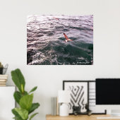 SEAGULL DIE OVER DE WAVELEN VLIEGT POSTER (Thuiskantoor)