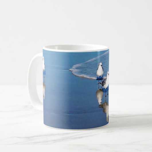 Seagulls op de Klassieke Mok van het strand (Voorkant links)