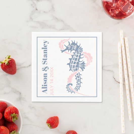 Seahorse and seaweed dusty blue and blush bruiloft servet (Insitu)