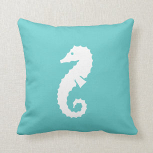 SEAHORSE WHITE op blauwgroen blauwe kussen