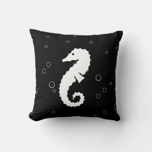 SEAHORSE WHITE op zwarte kussen