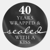 Sealed with a Kiss Black 40th Birthday Anniversary Ronde Sticker (Voorkant)