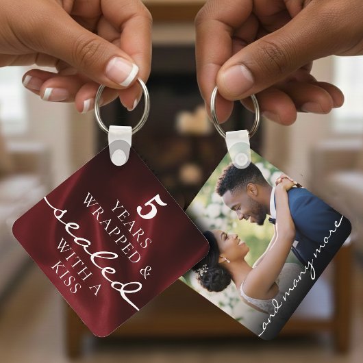 Sealed with a Kiss Red 5th Birthday Anniversary Sleutelhanger