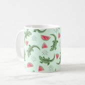 Seamless crocodile pattern with watermelon slices. koffiemok (Voorkant links)
