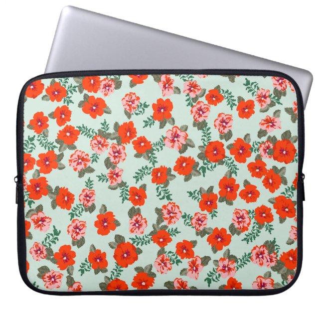 Seamless ditsy pattern in small cute wild flowers. laptop sleeve (Voorkant)
