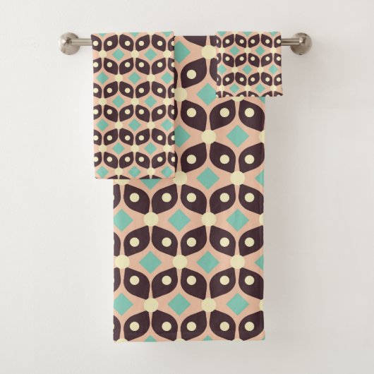 Seamless geometric pattern in dark brown leaf  bad handdoek (Insitu)