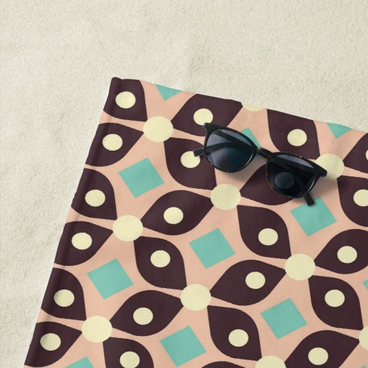 Seamless geometric pattern in dark brown leaf  strandlaken (In situ)