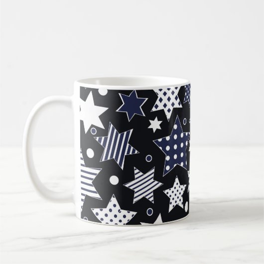 Seamless pattern background with stylized starspat koffiemok (Links)