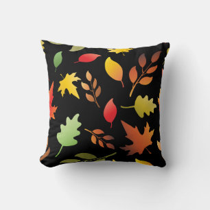 Seamless pattern with fallen autumn leaves and col kussen