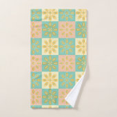 Seamless pattern with geometric floral motifs bad handdoek (Handdoek)