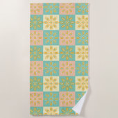 Seamless pattern with geometric floral motifs strandlaken (Voorkant)