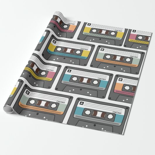 Seamless pattern with retro cassette tapes in dood cadeaupapier (Uitgerold)
