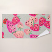 Seamless pattern with ripe strawberry. Hand drawn Badhanddoek (Badhanddoek)