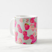 Seamless pattern with ripe strawberry. Hand drawn Koffiemok (Voorkant links)