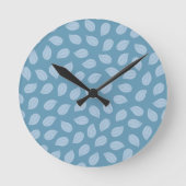 Seamless Soft Blue Leaf Pattern Ronde Klok (Voorkant)