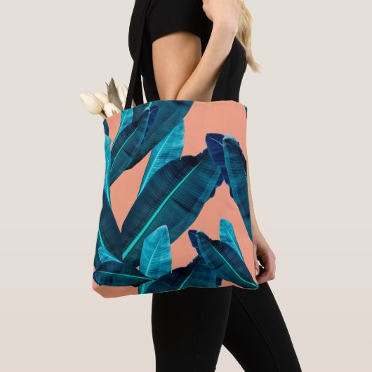 Seamless tropical flower, plant and leaf pattern b tote bag (Dichtbij)