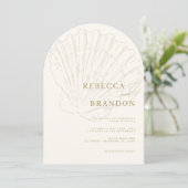 Seashell Beach Coastal Ivory & Gold Arch Wedding Kaart (Staand voorkant)