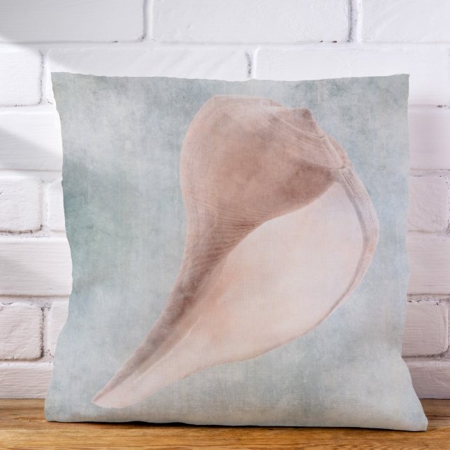 Seashell in Cream and Coastal Blue Pastel Kussen (Creator heeft geüpload)
