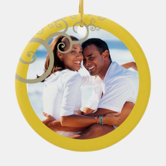 Seashell Luxe Ons eerste kerstfeest (geel|wit) Keramisch Ornament (Achterkant)