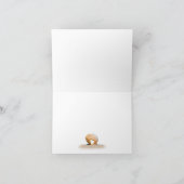 Seashell met een hart op zand bij de strand, bedankkaart (Binnen)