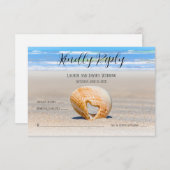 Seashell met een hart op zand bij de strand, bedankkaart (Voorkant / Achterkant)